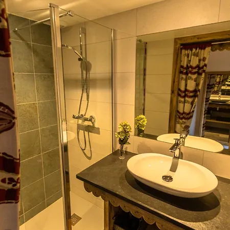 Superbe Duplex Avec Jacuzzi, 3 Chambres, 10 Pers, Proche Pistes, Parking Prive, - Fr-1-671-234 * Les Gets