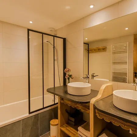 Superbe Duplex Avec Jacuzzi, 3 Chambres, 10 Pers, Proche Pistes, Parking Prive, - Fr-1-671-234 Apartment